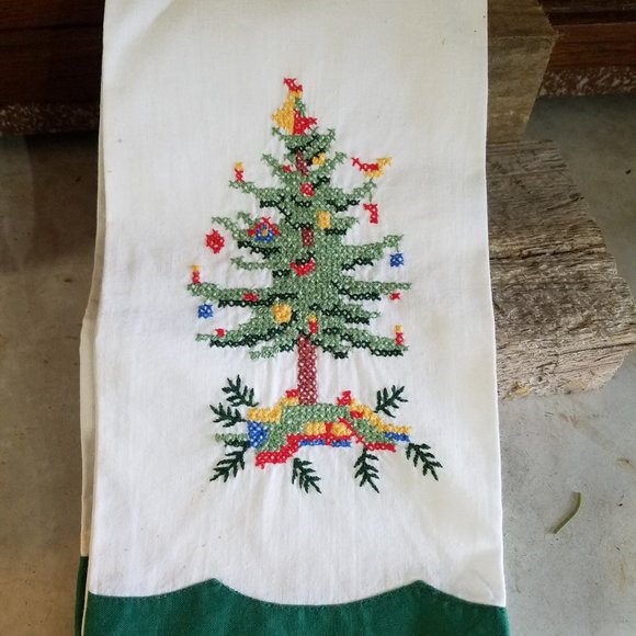 2 -TWO Vintage Lillian Vernon Christmas Tree Guest Towels Cross Stitch Bathroom - Picture 10 of 17